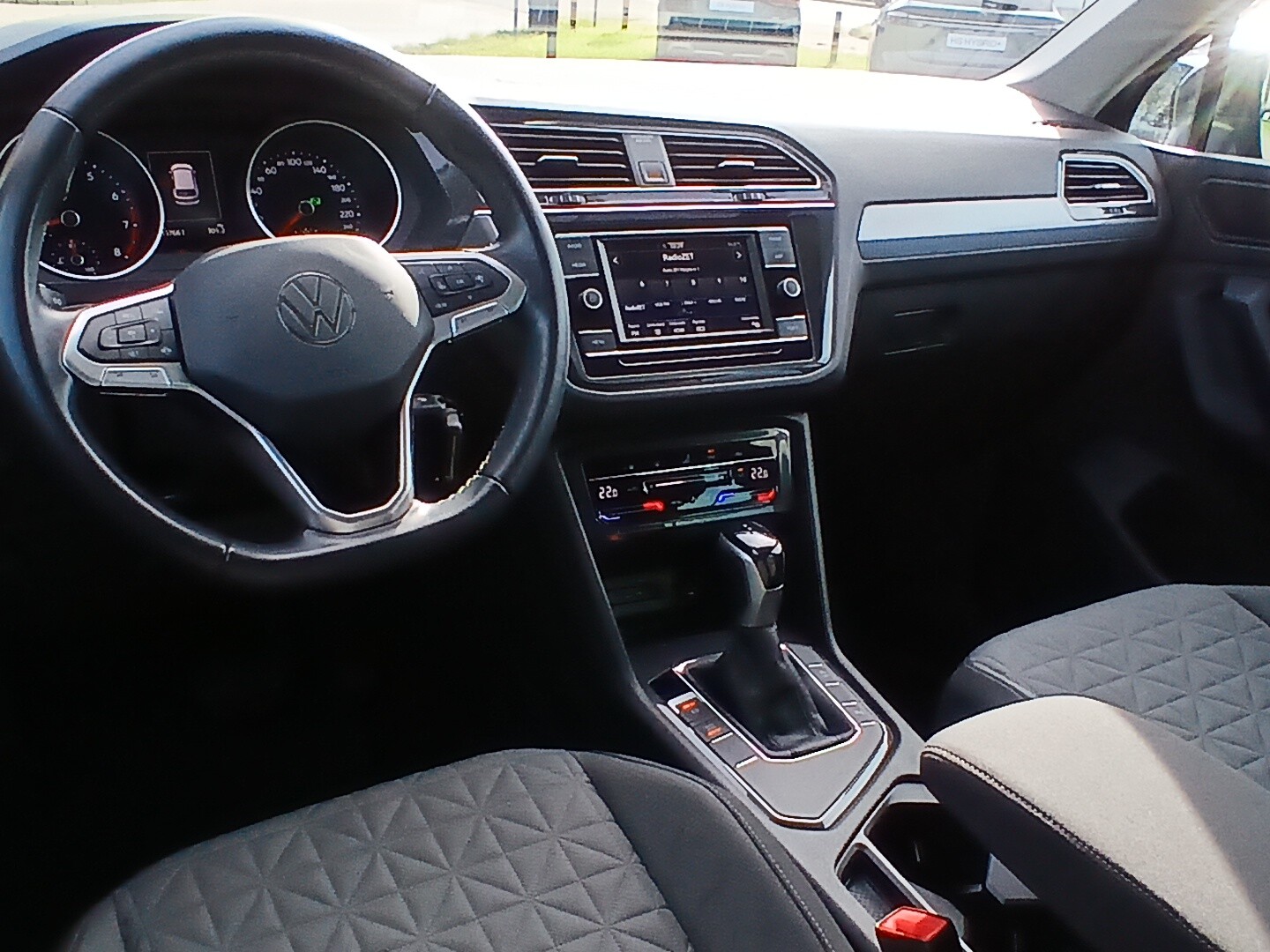 Volkswagen Tiguan - zdjęcie 9