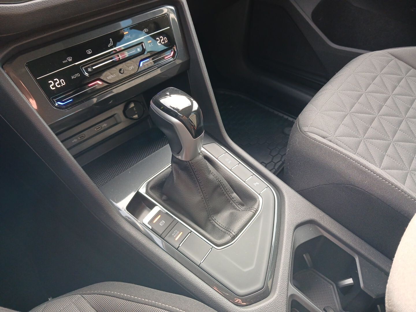 Volkswagen Tiguan - zdjęcie 16