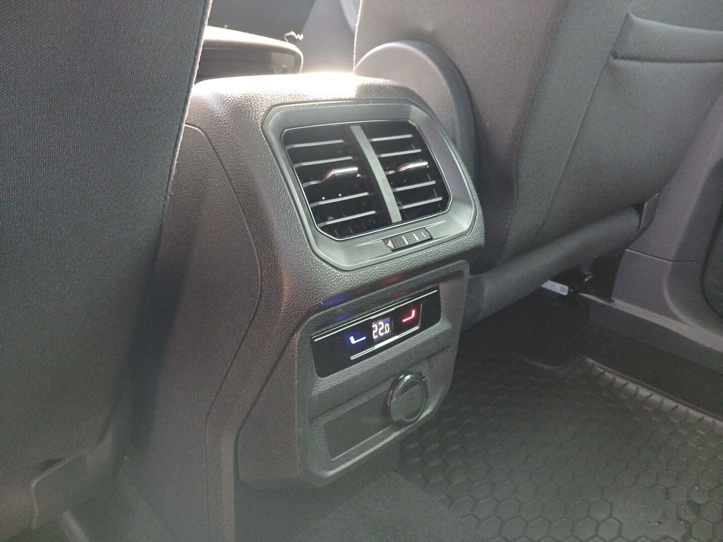Volkswagen Tiguan - zdjęcie 13