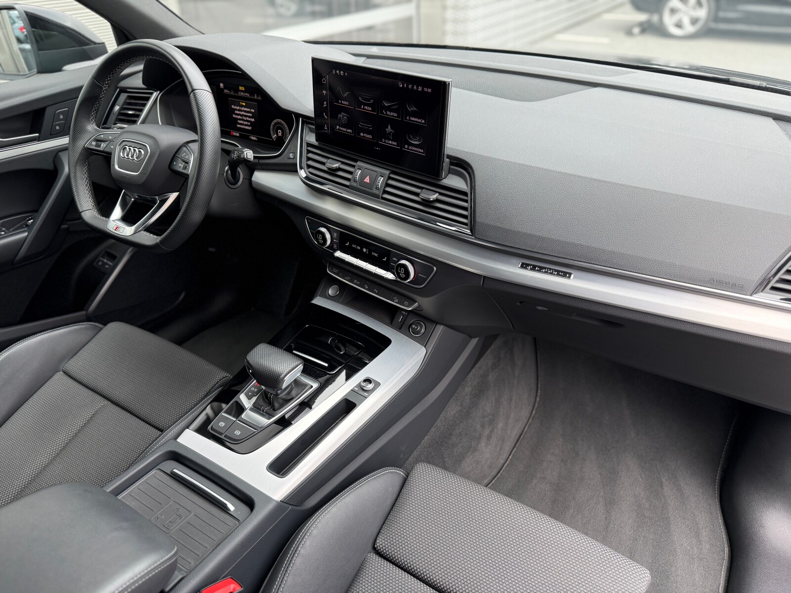 Audi Q5 Sportback TFSI e - zdjęcie 21