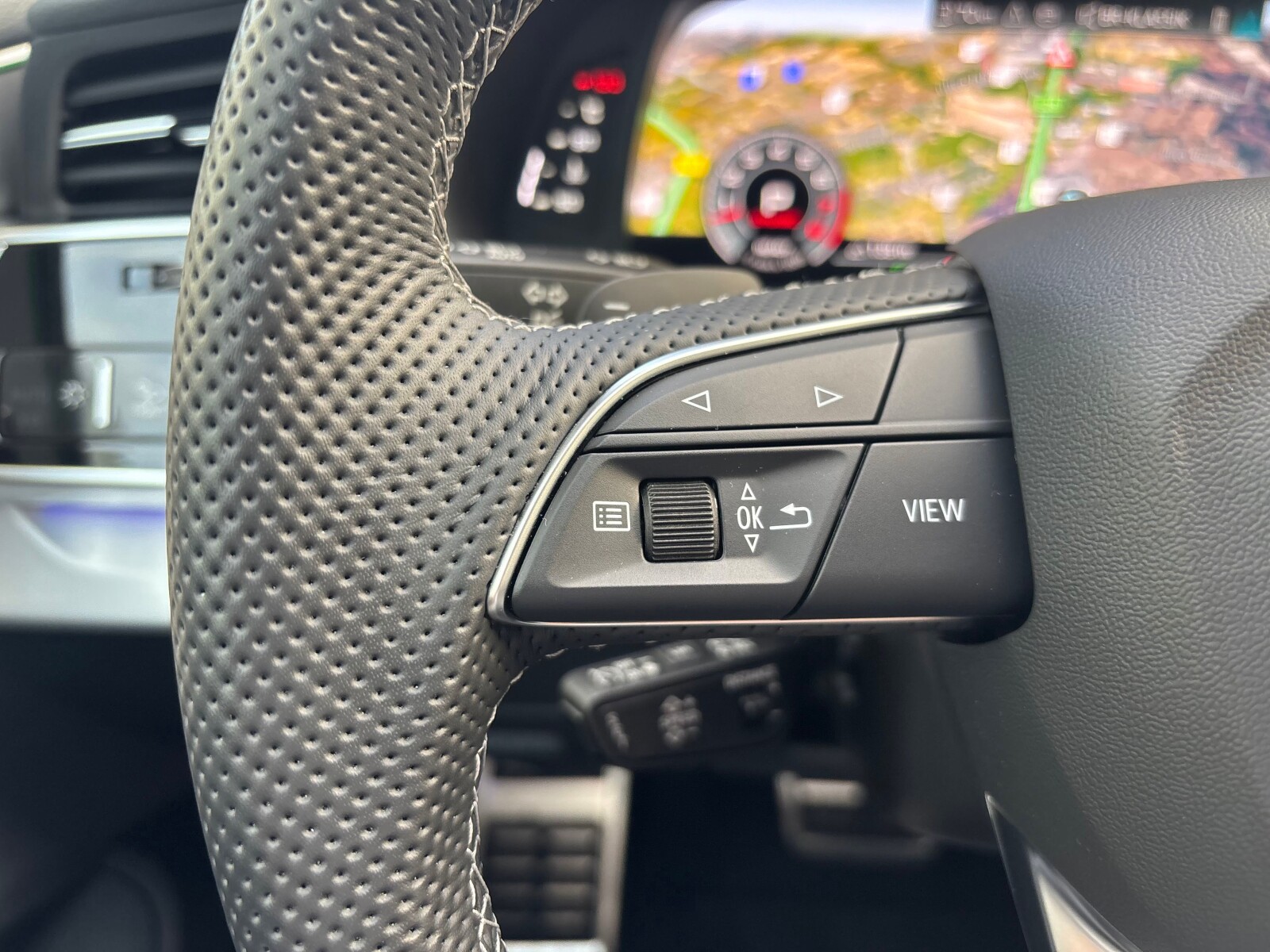Audi Q8 - zdjęcie 11