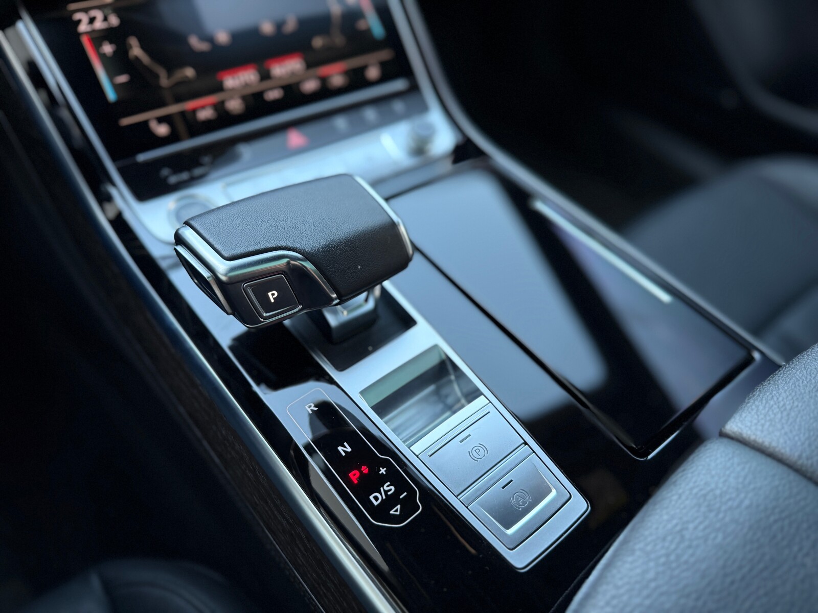 Audi A8 - zdjęcie 25
