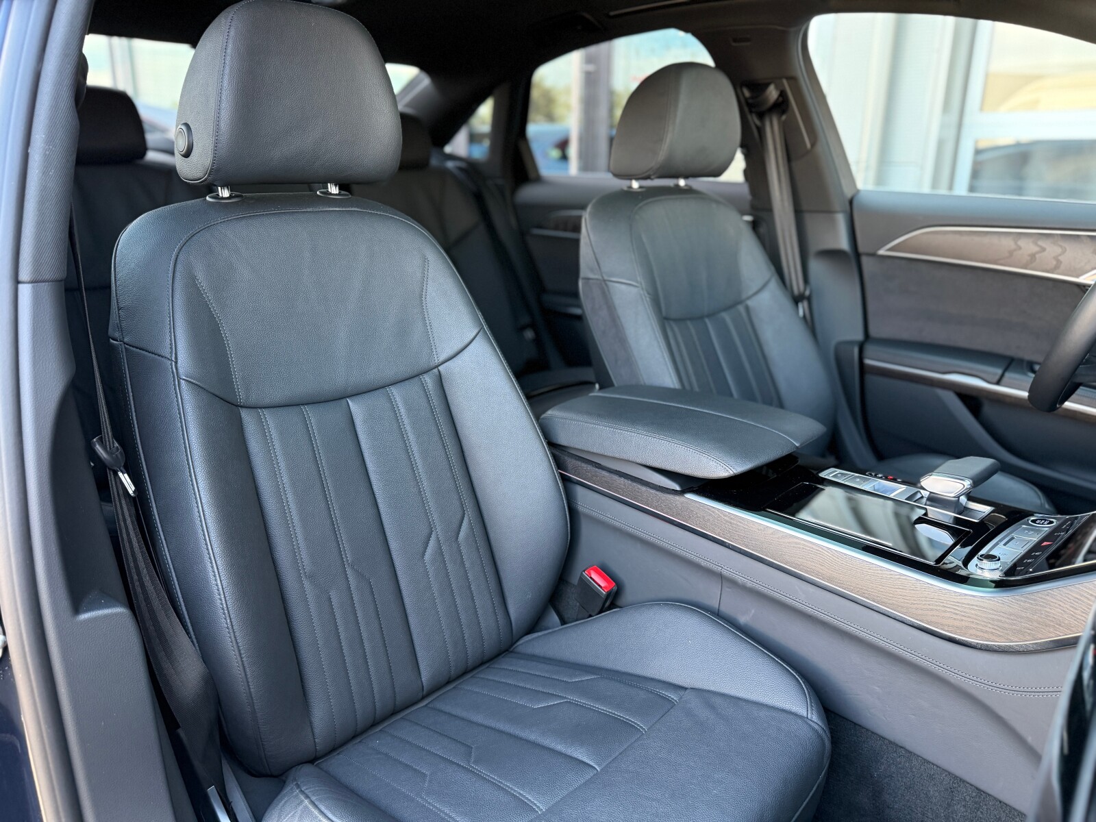 Audi A8 - zdjęcie 23