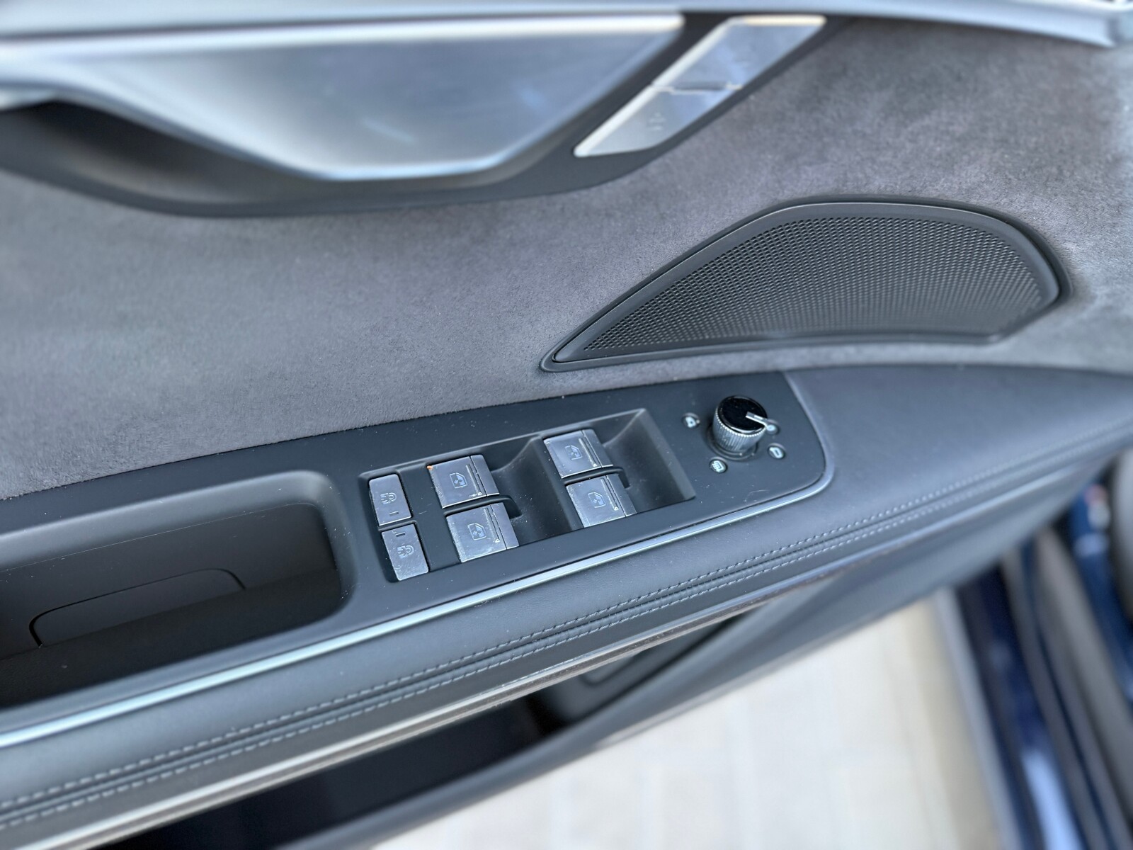 Audi A8 - zdjęcie 18