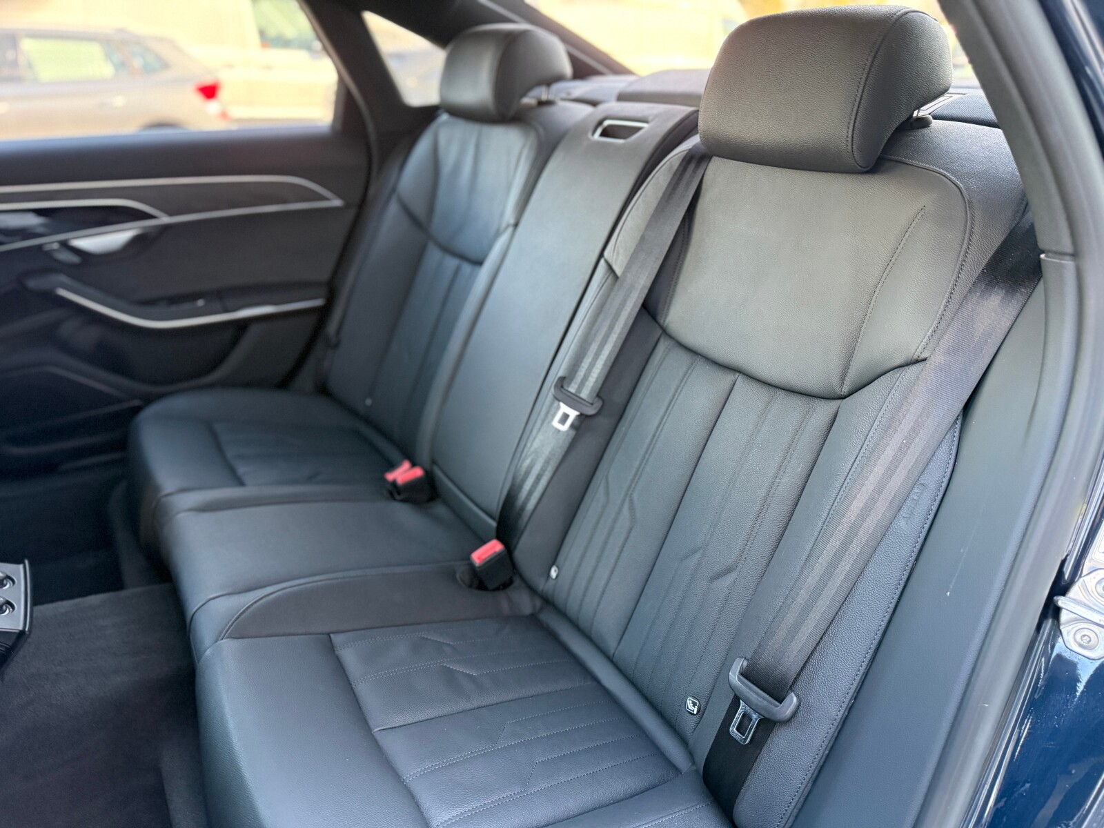 Audi A8 - zdjęcie 12