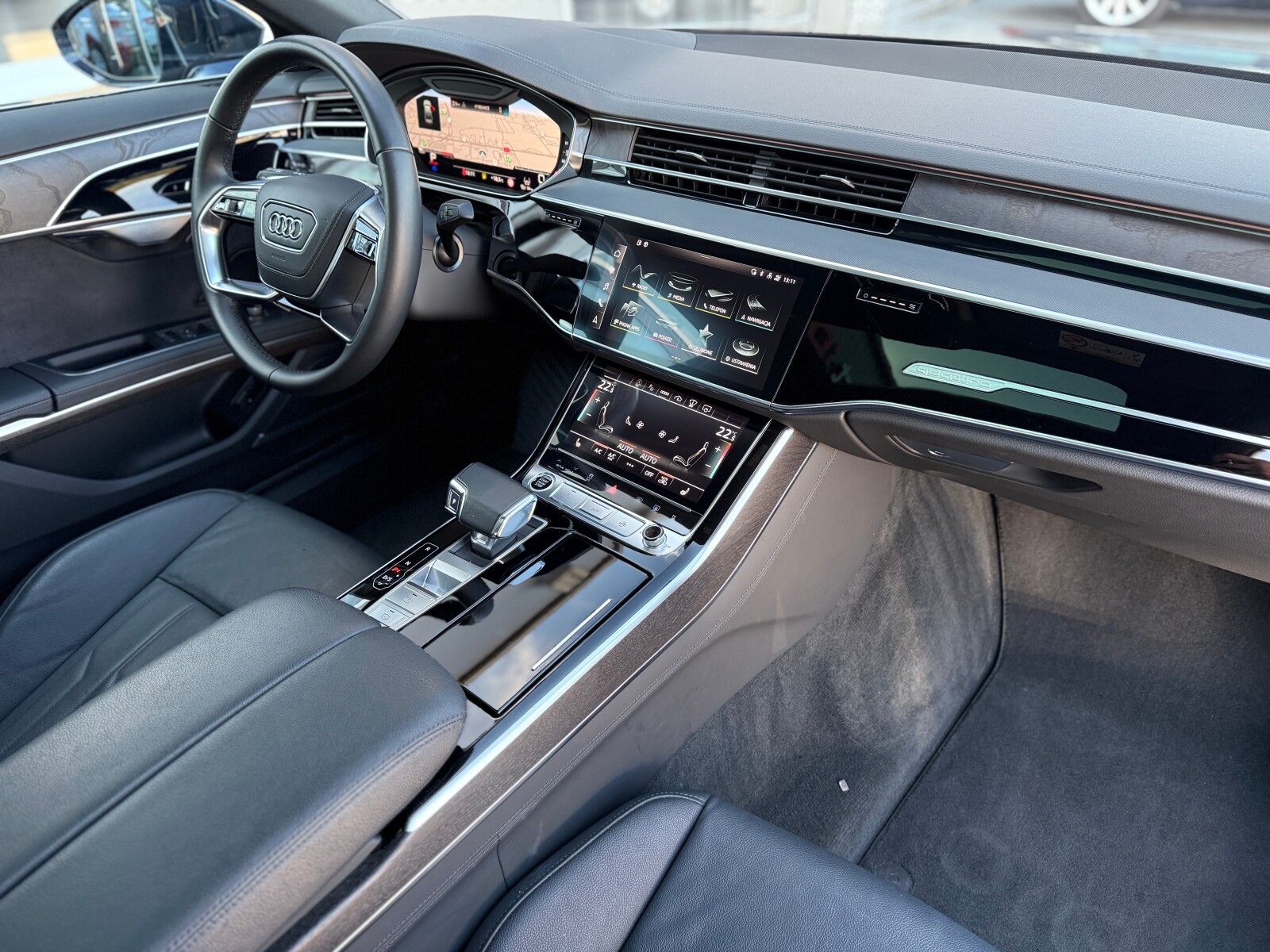Audi A8 - zdjęcie 24
