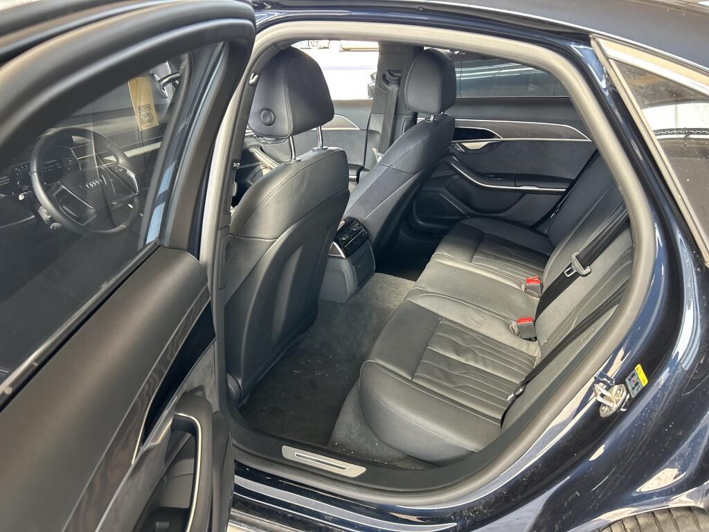 Audi A8 - zdjęcie 4