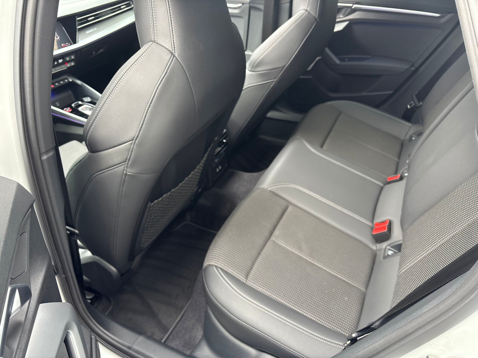 Audi S3 Sportback - zdjęcie 35