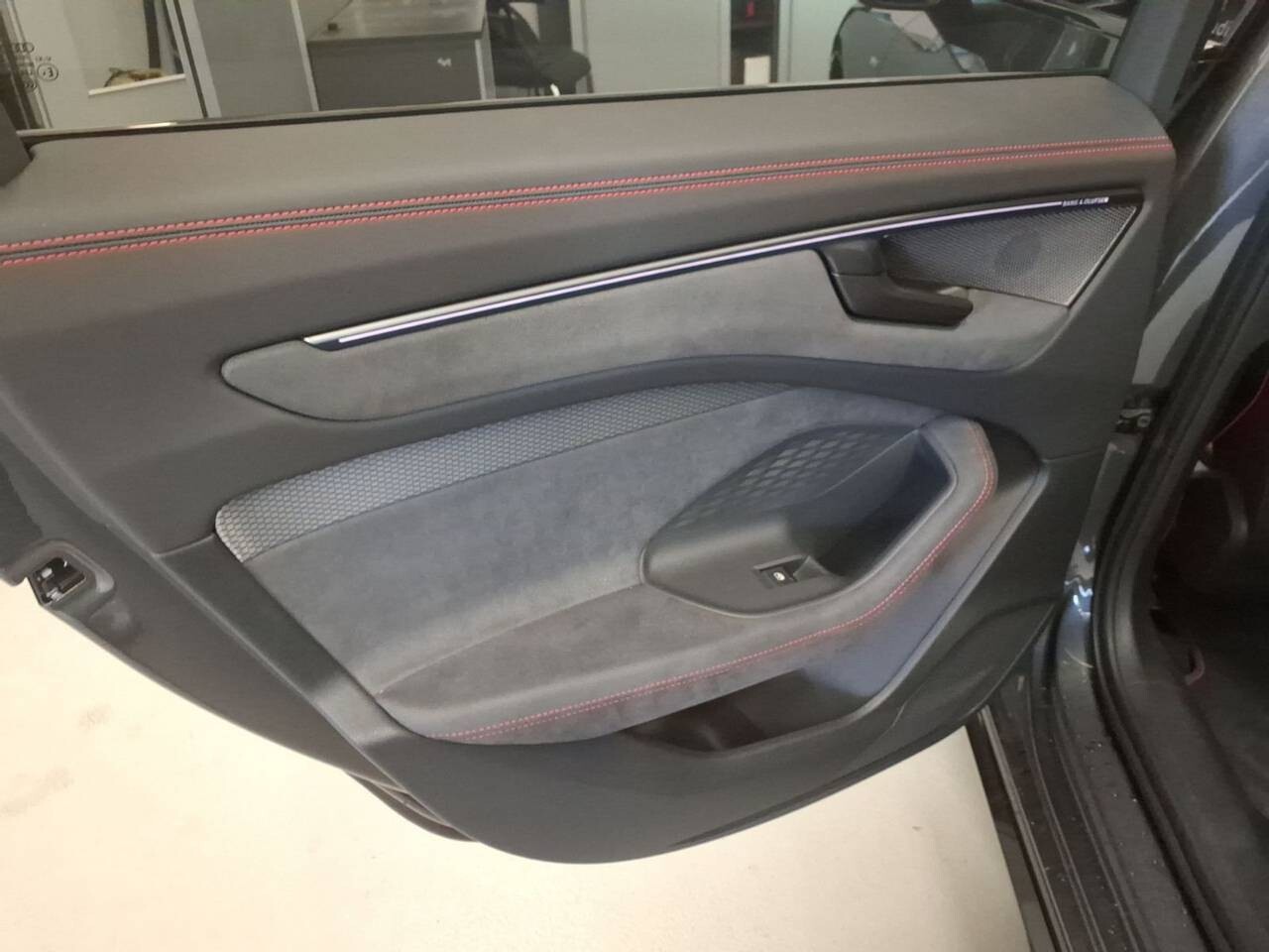 Audi A6 Avant - zdjęcie 8