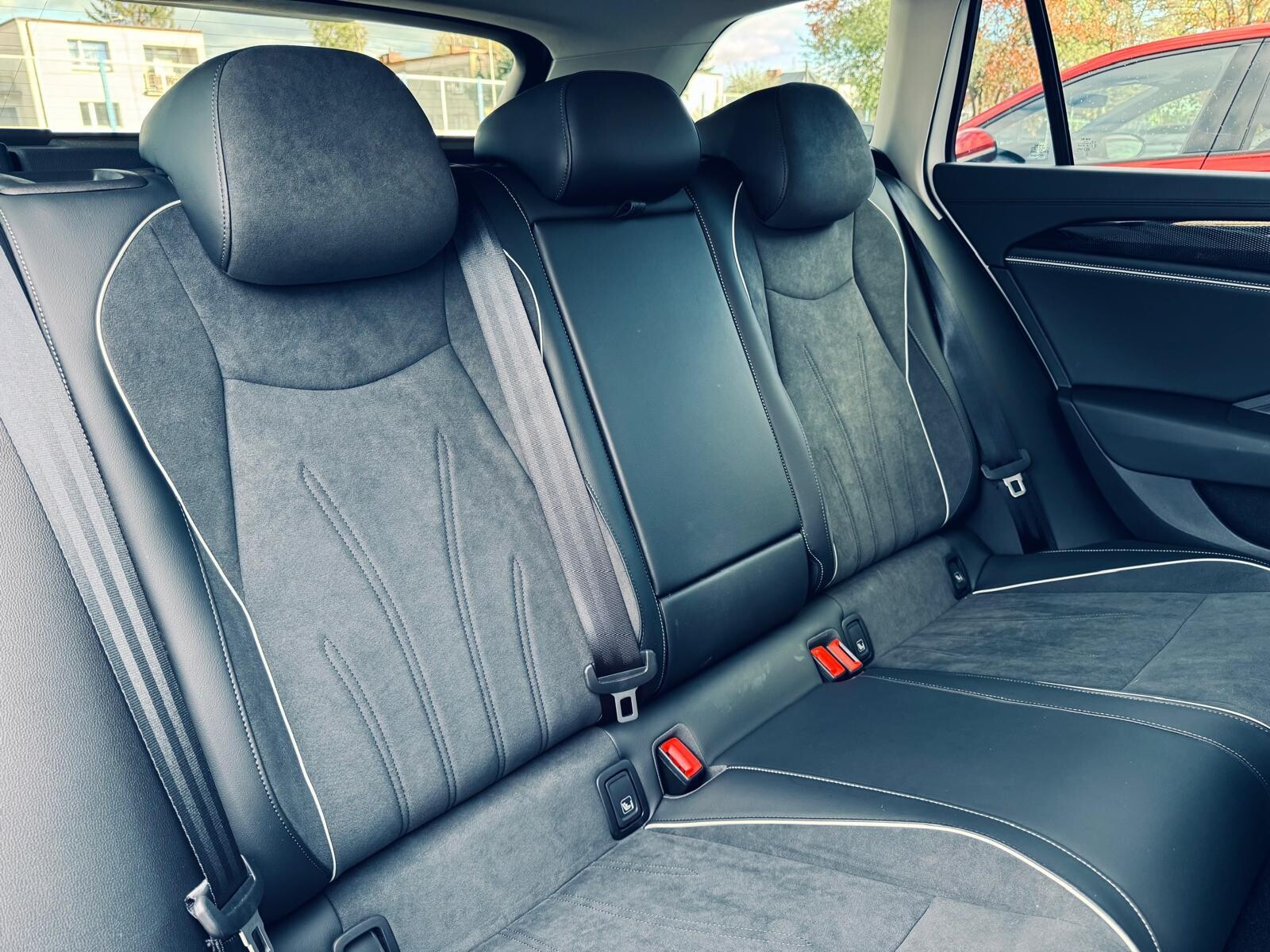 Volkswagen Passat - zdjęcie 19
