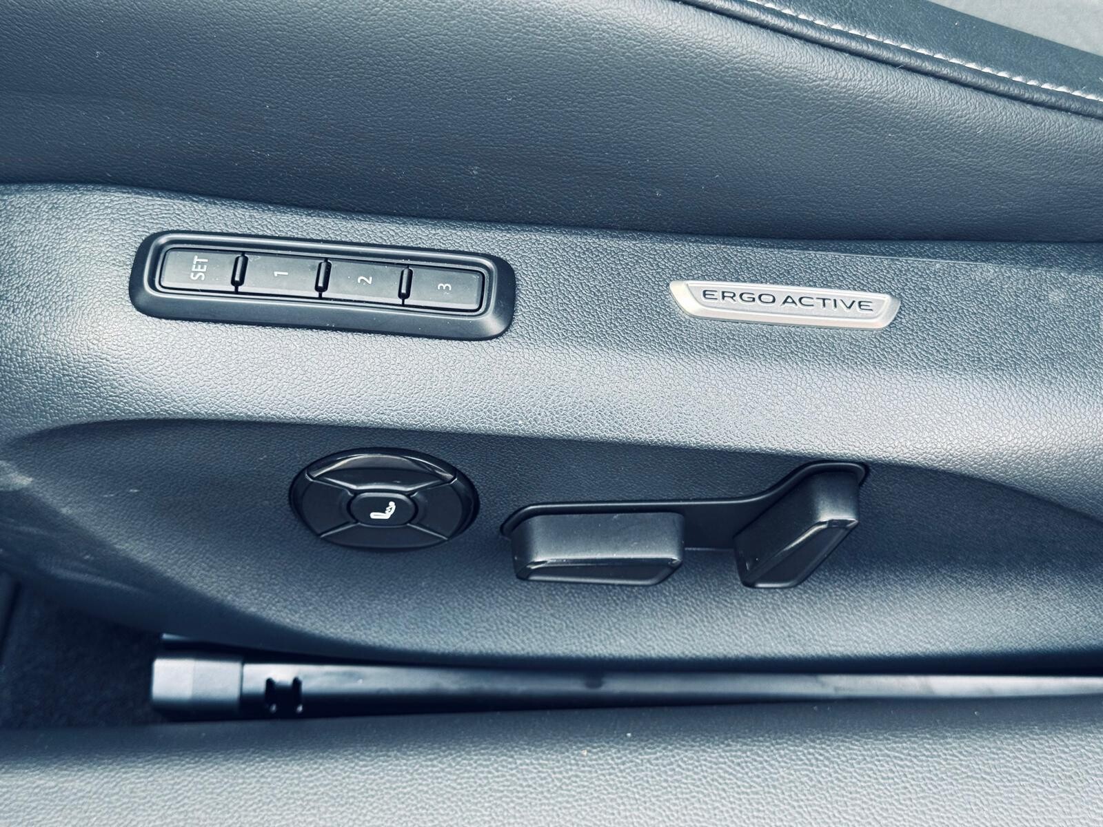 Volkswagen Passat - zdjęcie 13