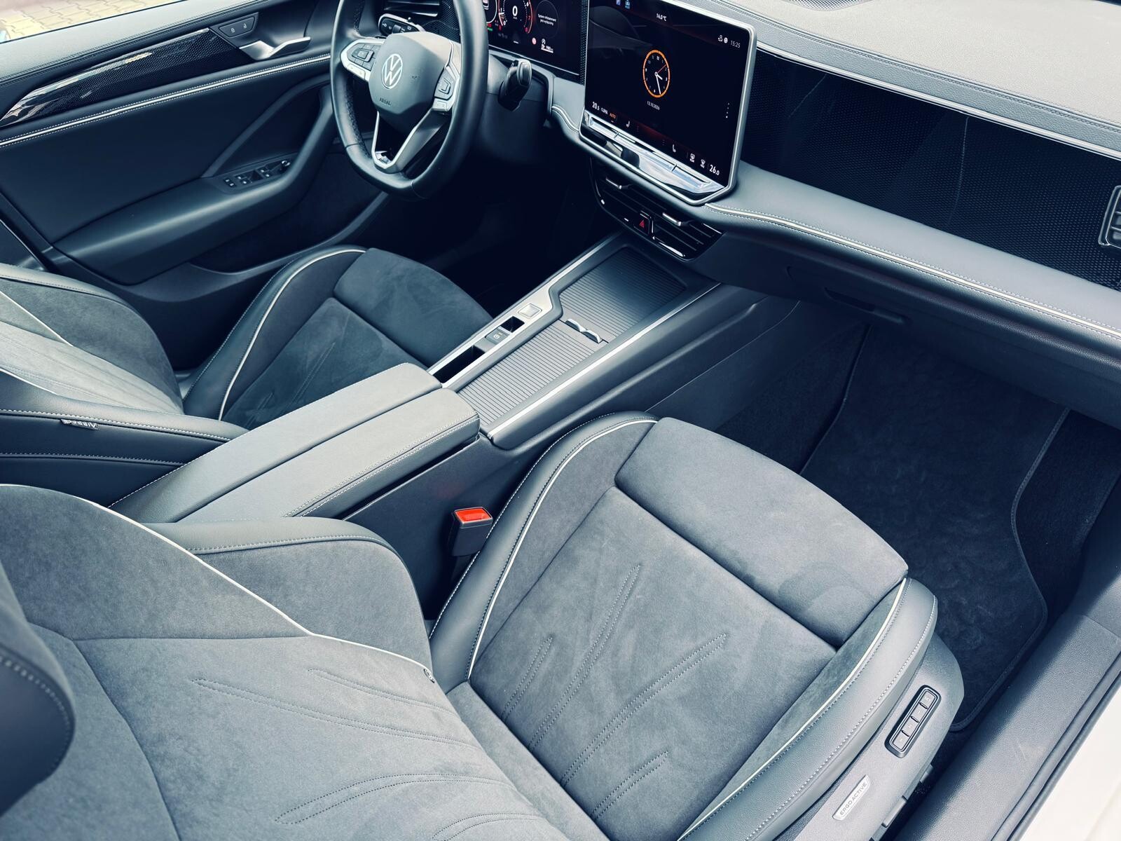 Volkswagen Passat - zdjęcie 17