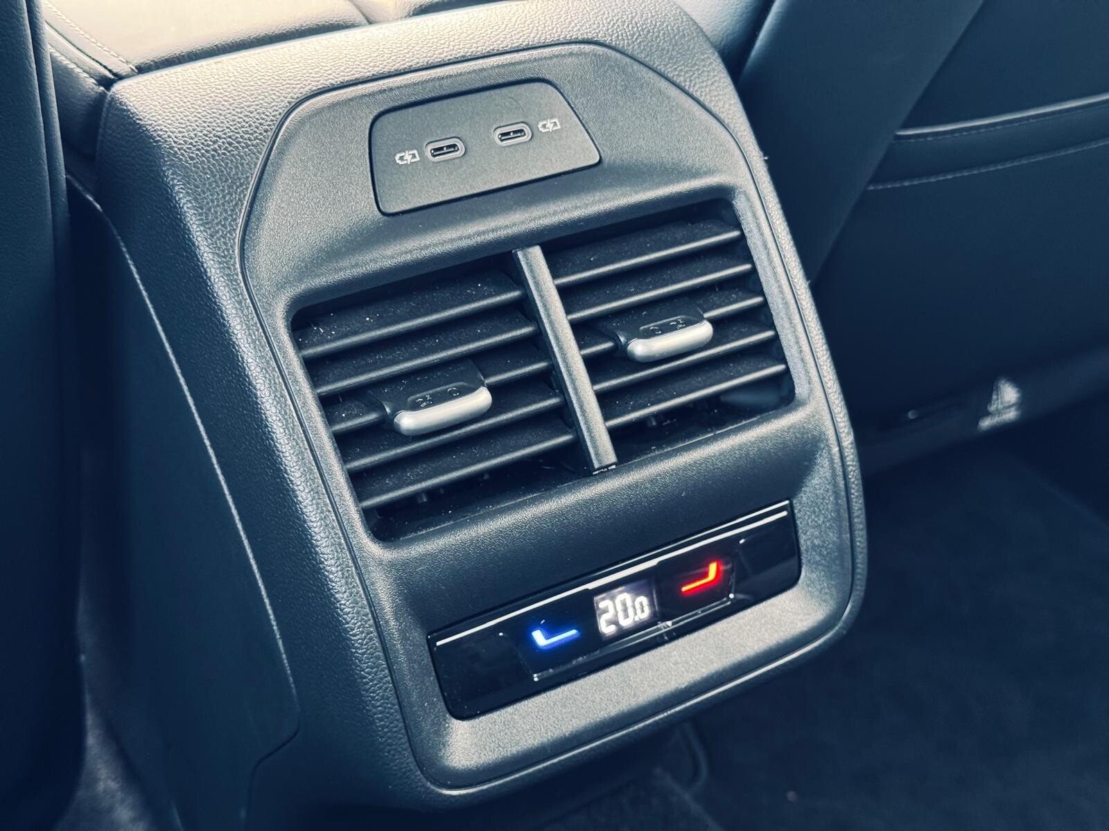 Volkswagen Passat - zdjęcie 34
