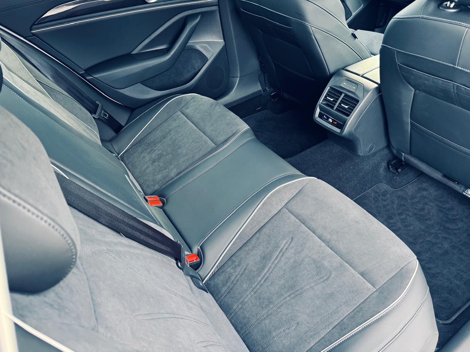 Volkswagen Passat - zdjęcie 20