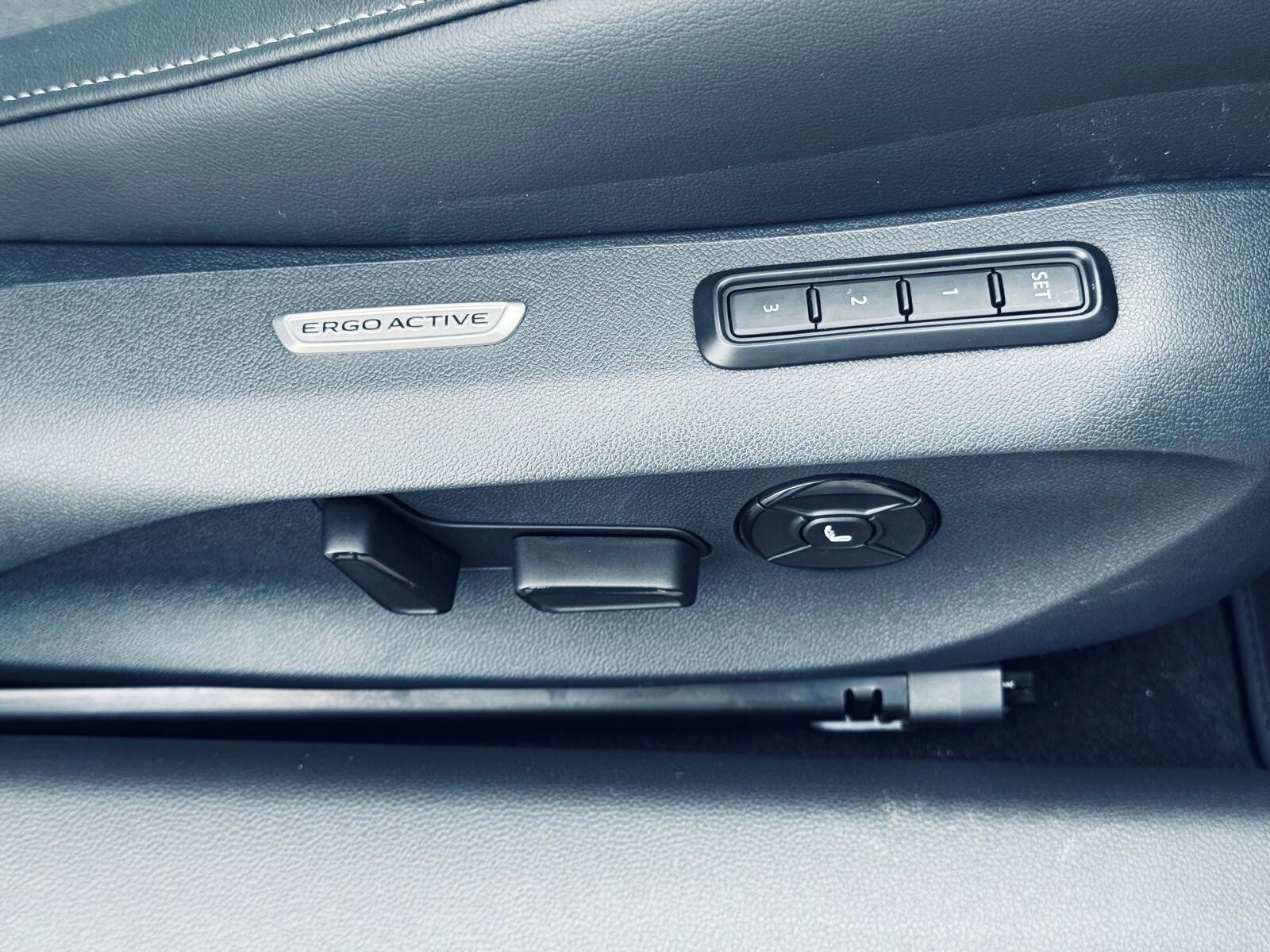 Volkswagen Passat - zdjęcie 18