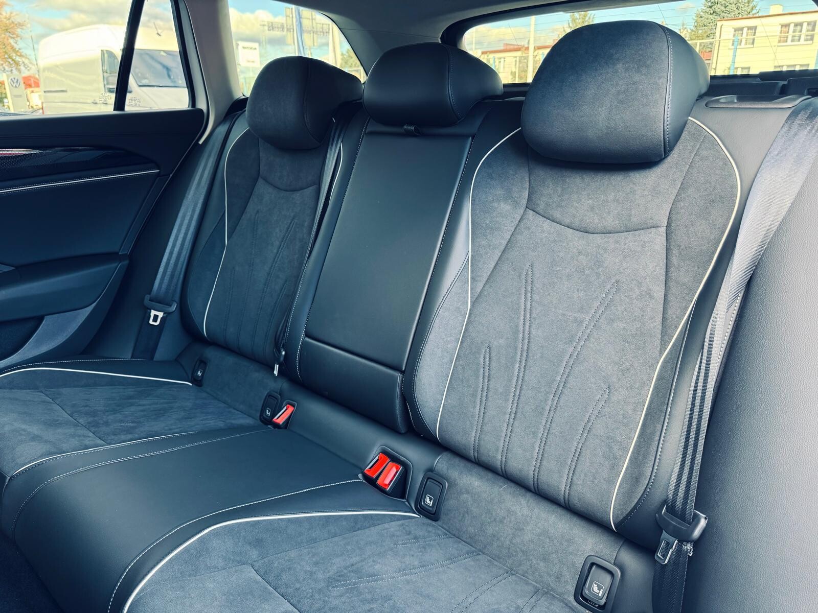 Volkswagen Passat - zdjęcie 14