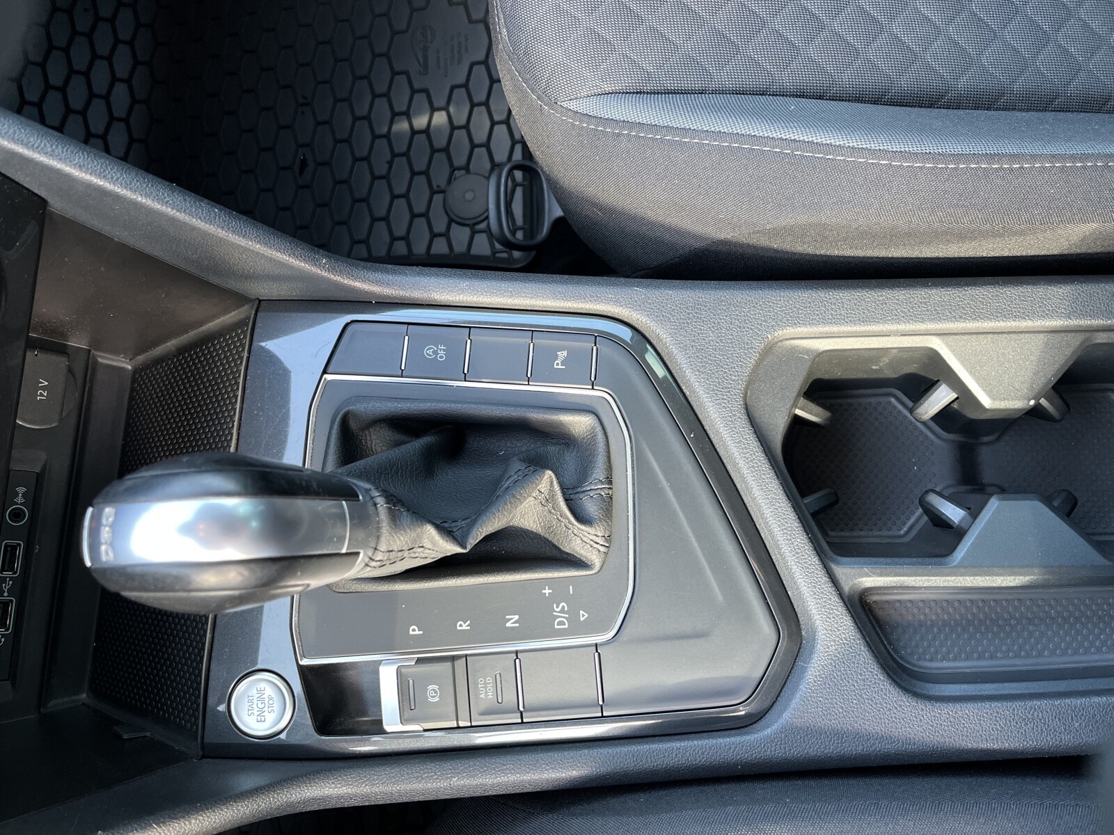 Volkswagen Tiguan - zdjęcie 24