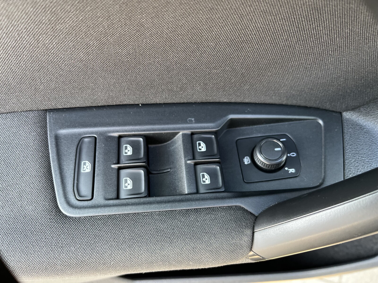 Volkswagen Tiguan - zdjęcie 10
