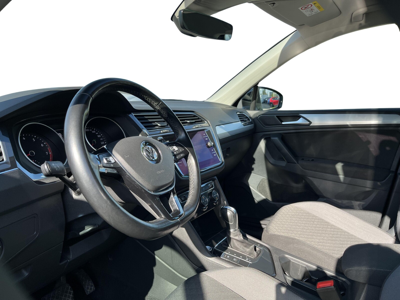 Volkswagen Tiguan - zdjęcie 9