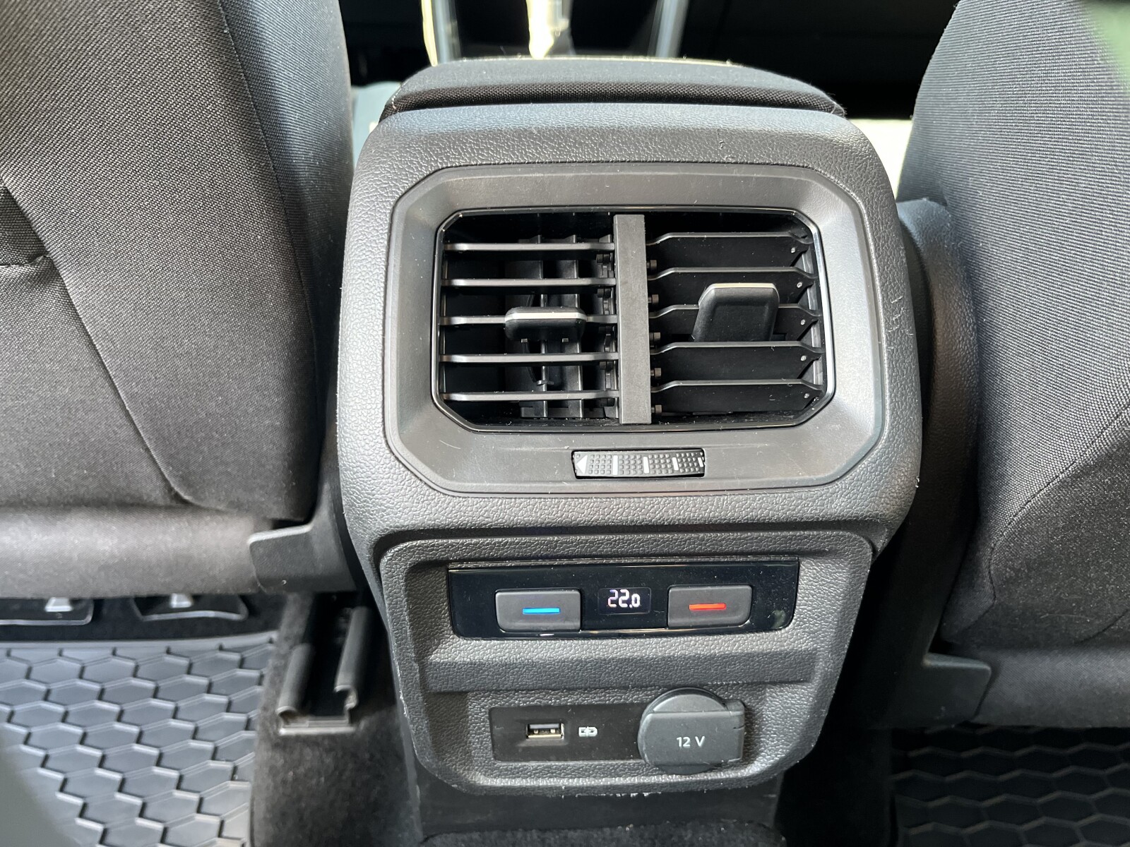 Volkswagen Tiguan - zdjęcie 14