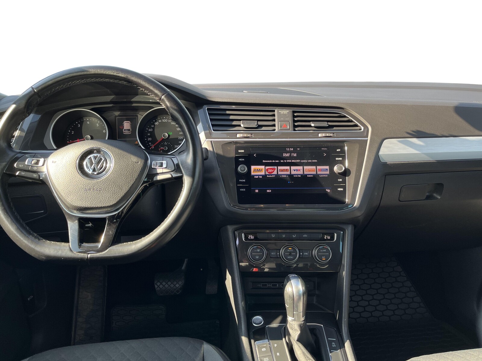 Volkswagen Tiguan - zdjęcie 15