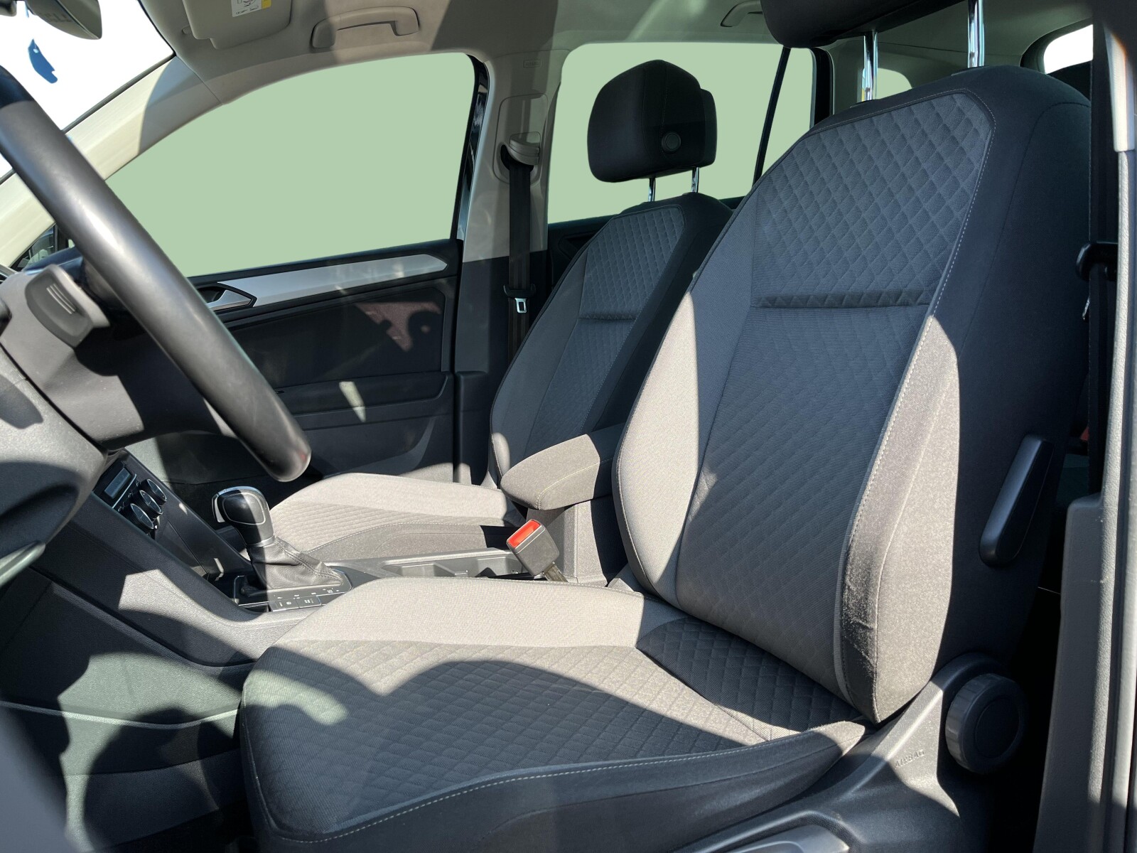 Volkswagen Tiguan - zdjęcie 12