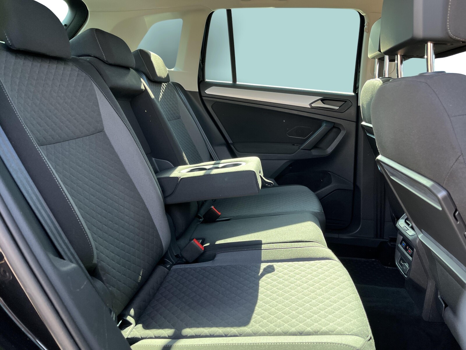 Volkswagen Tiguan - zdjęcie 18
