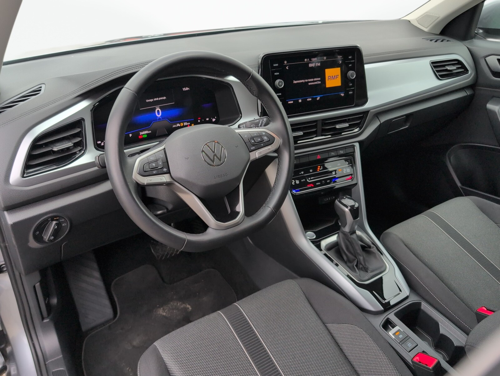 Volkswagen T-Roc - zdjęcie 17