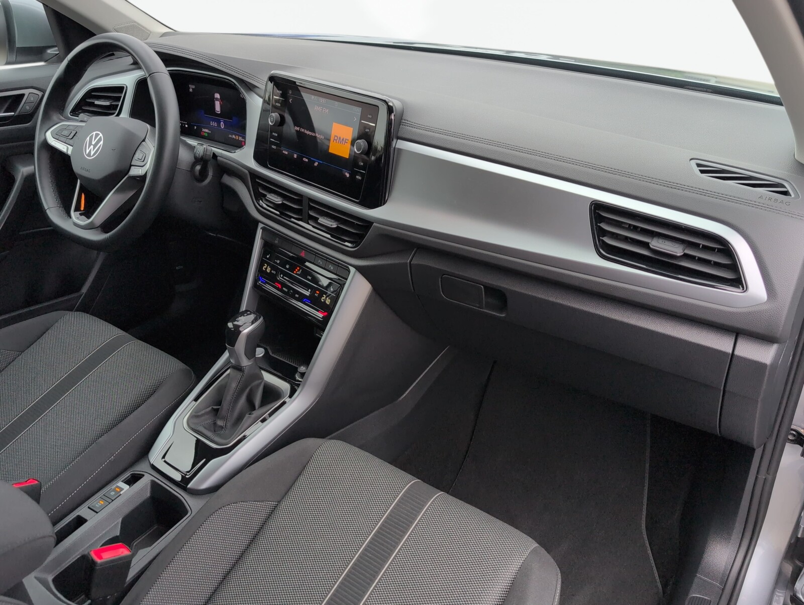 Volkswagen T-Roc - zdjęcie 15
