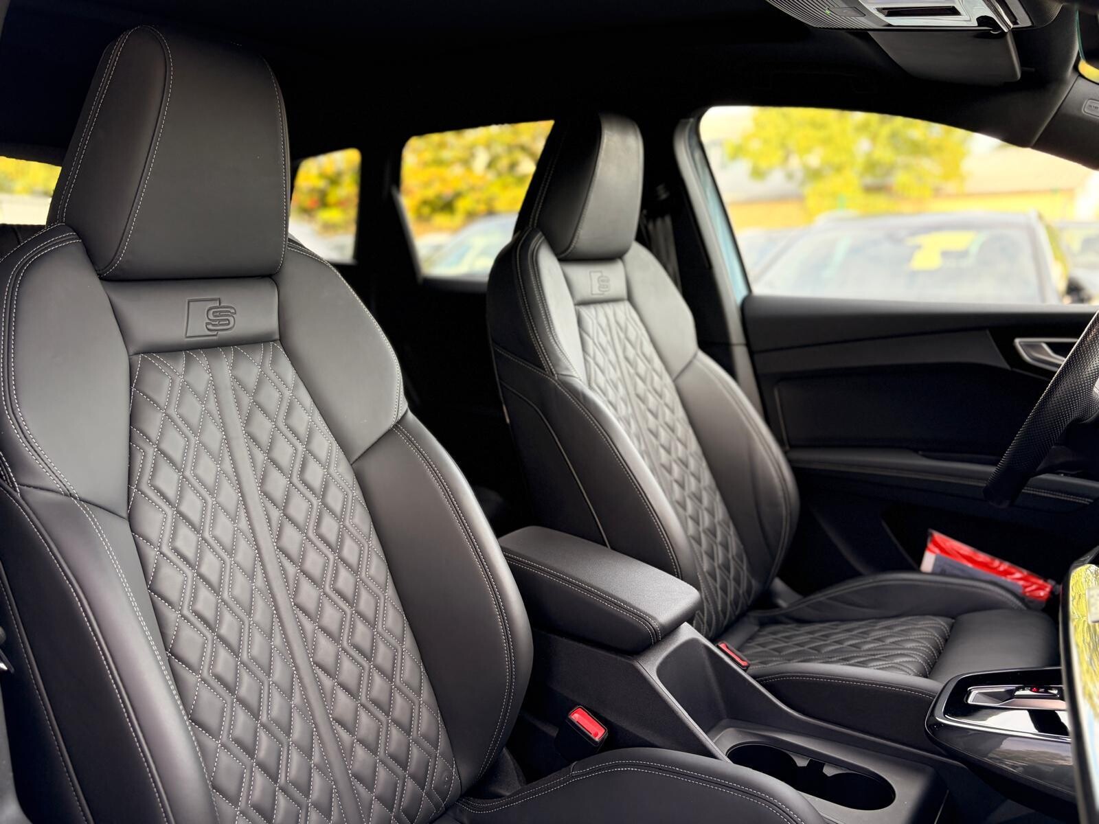 Audi Q4 e-tron - zdjęcie 21