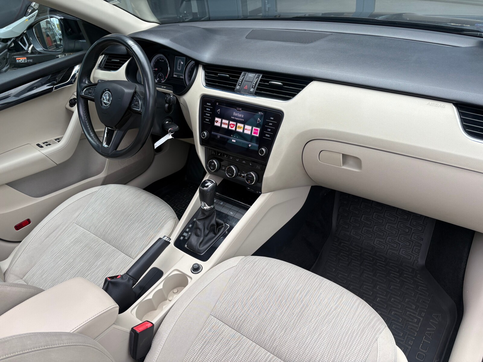 Škoda Octavia Combi - zdjęcie 16