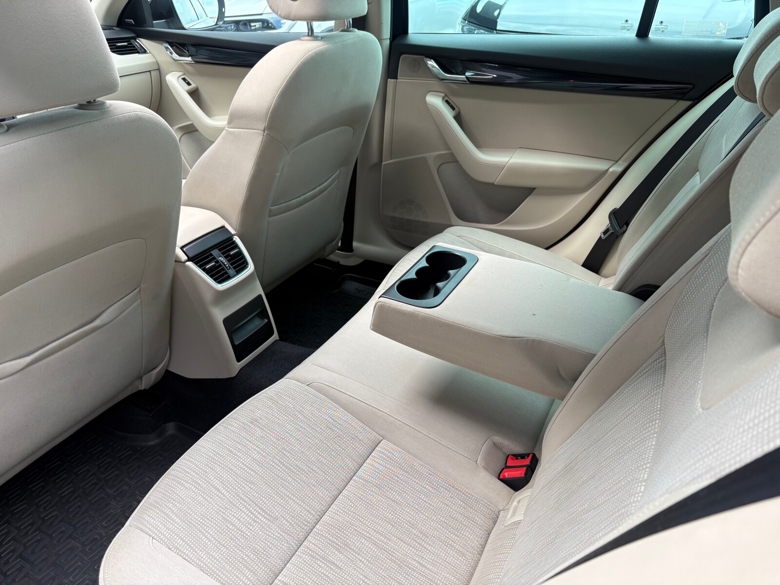 Škoda Octavia Combi - zdjęcie 14