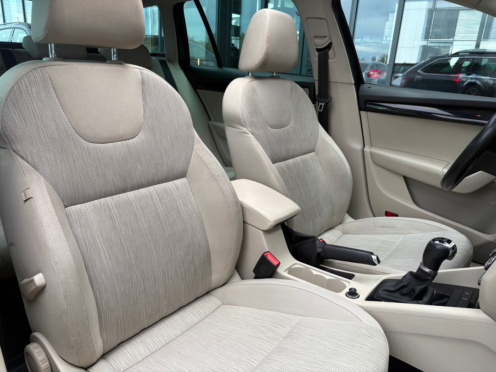 Škoda Octavia Combi - zdjęcie 17