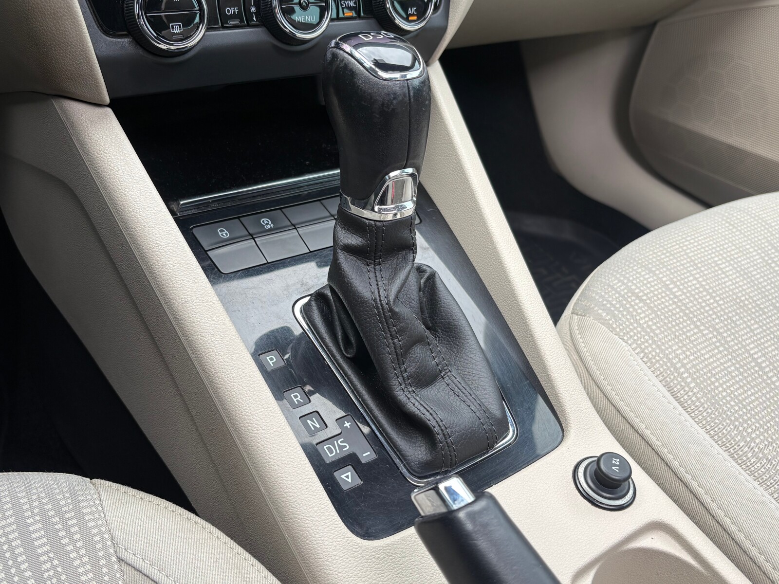Škoda Octavia Combi - zdjęcie 27