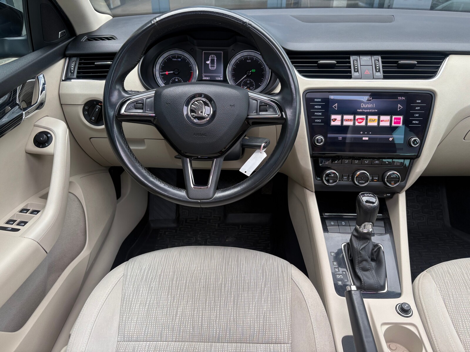Škoda Octavia Combi - zdjęcie 10