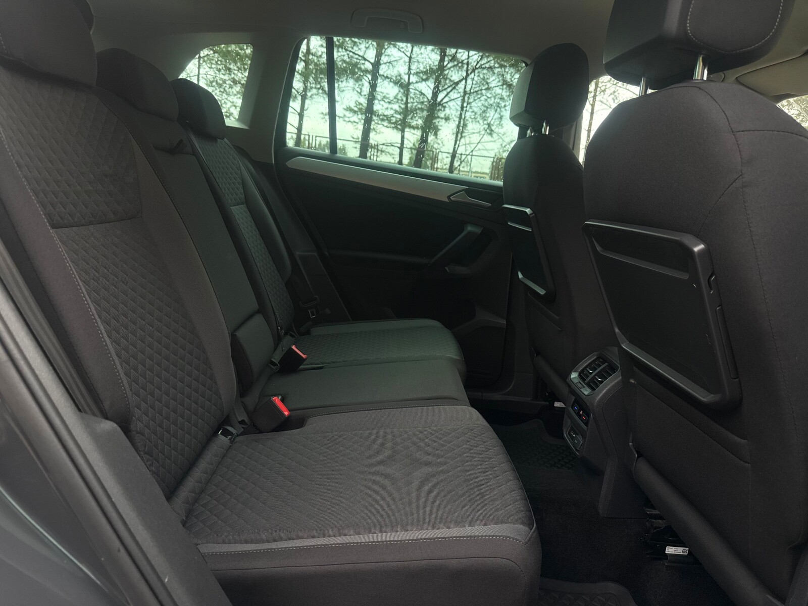 Volkswagen Tiguan - zdjęcie 30