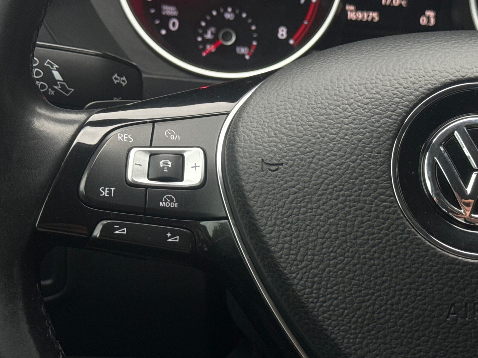 Volkswagen Tiguan - zdjęcie 15
