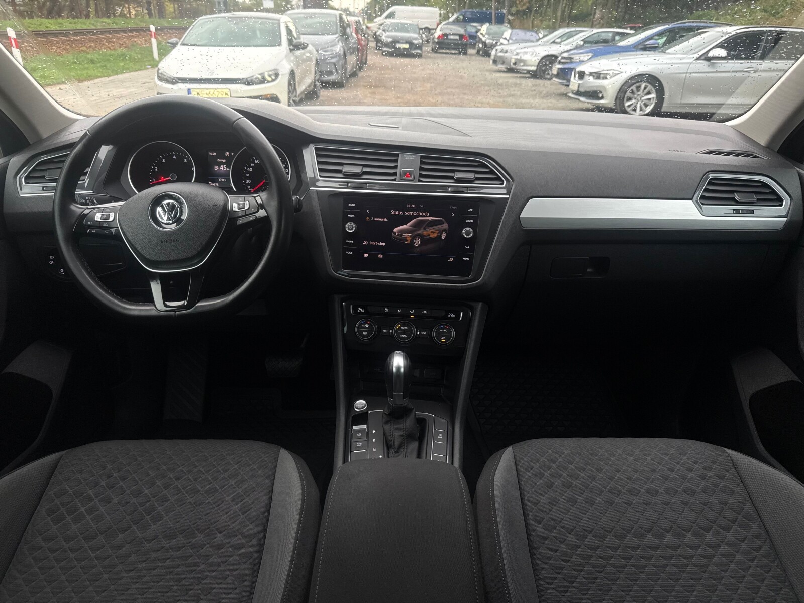 Volkswagen Tiguan - zdjęcie 9