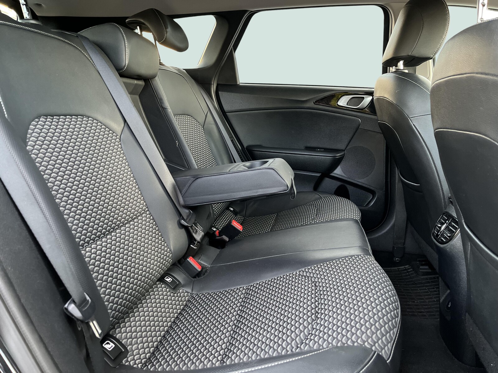 Kia Ceed - zdjęcie 17