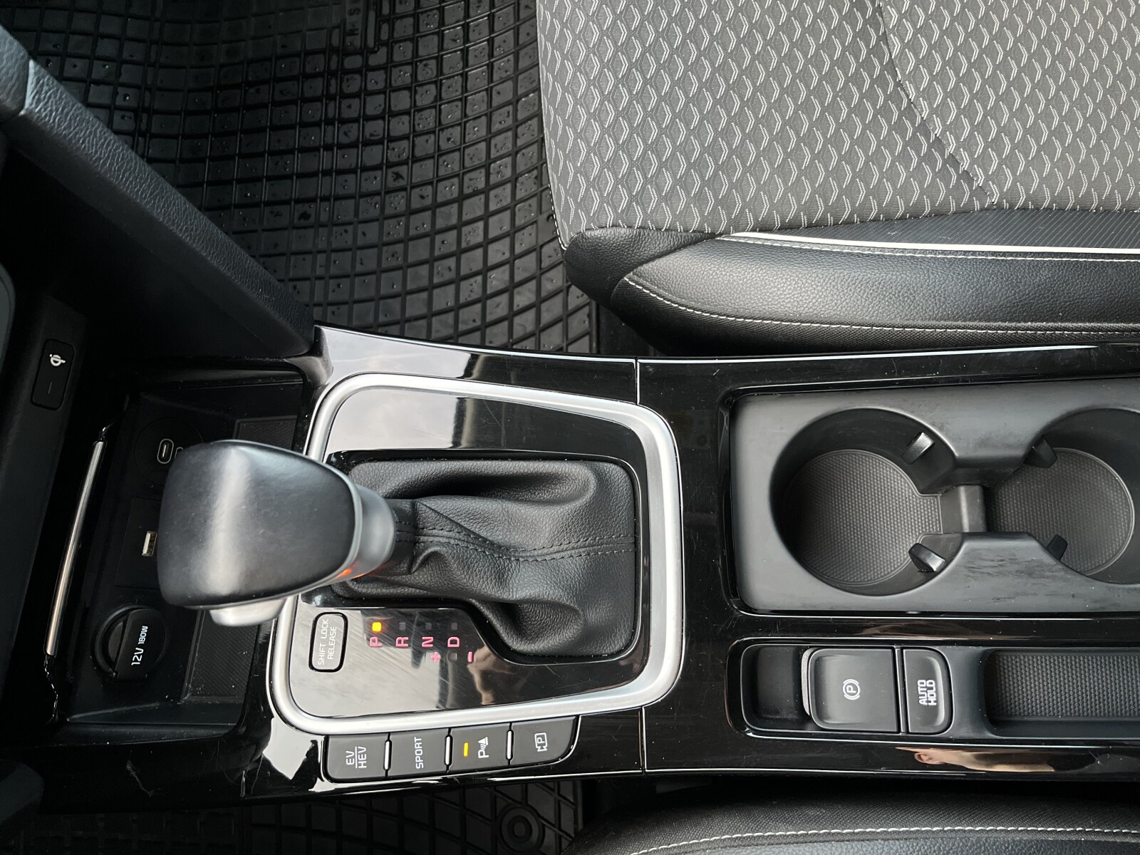 Kia Ceed - zdjęcie 23