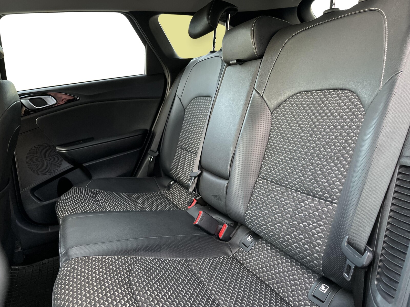 Kia Ceed - zdjęcie 13