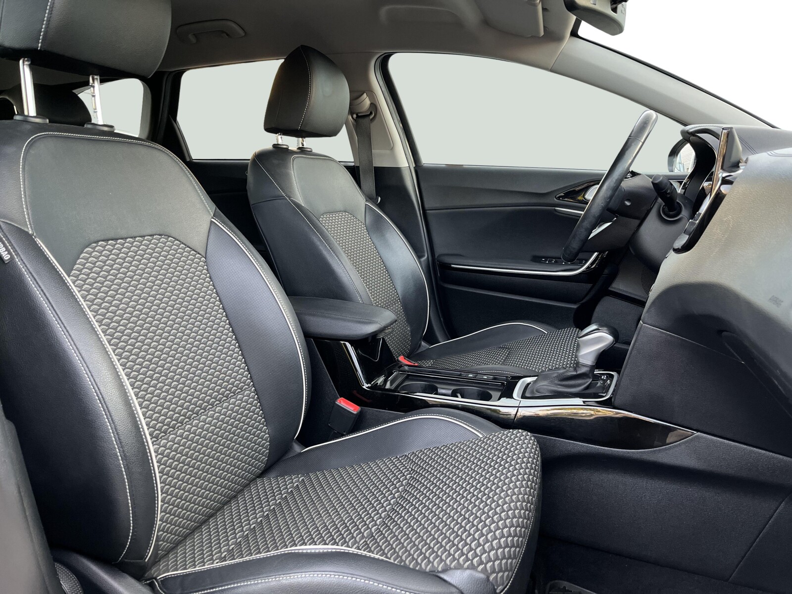 Kia Ceed - zdjęcie 18