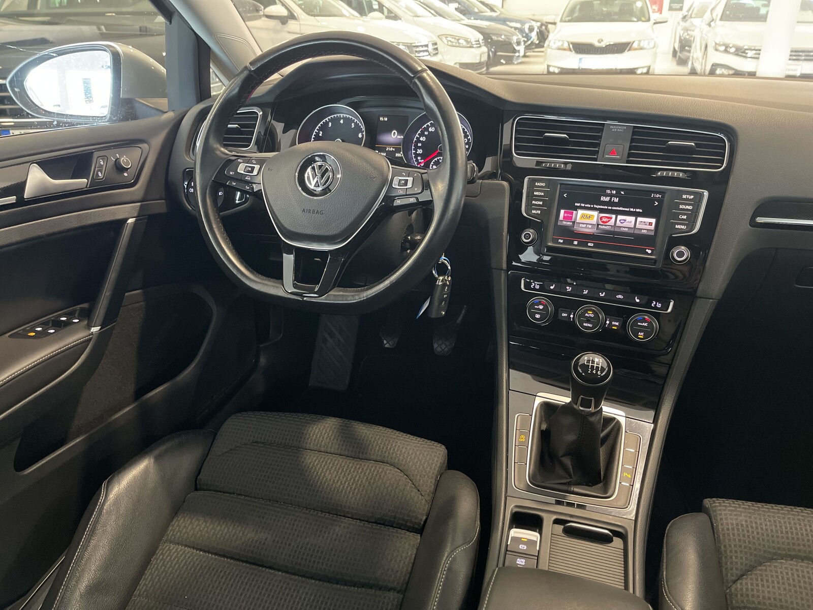 Volkswagen Golf - zdjęcie 13