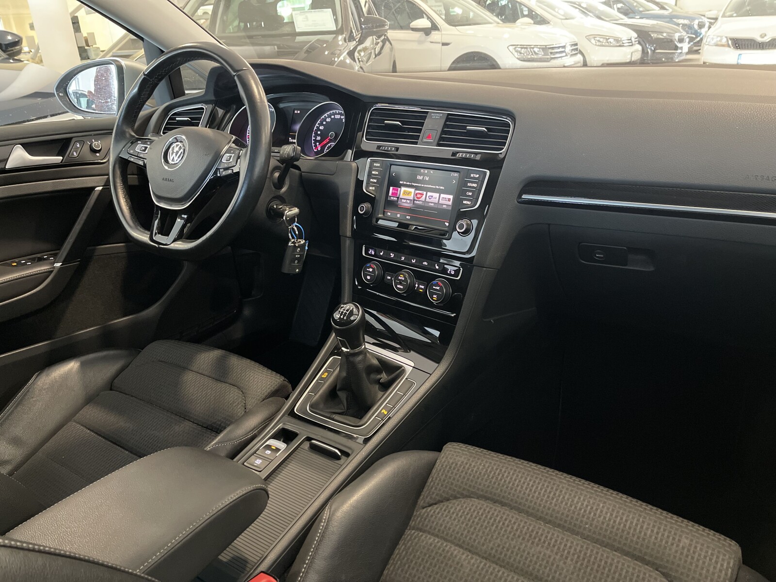 Volkswagen Golf - zdjęcie 14