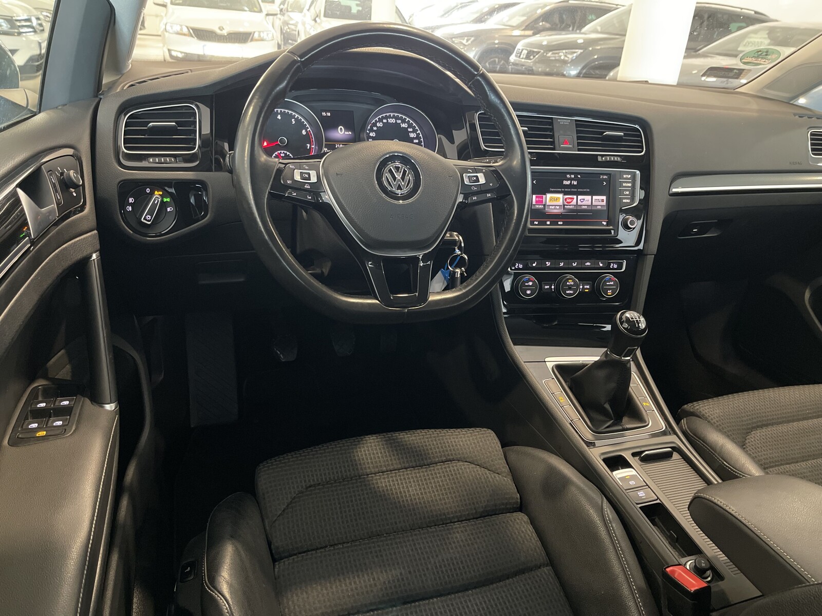 Volkswagen Golf - zdjęcie 11