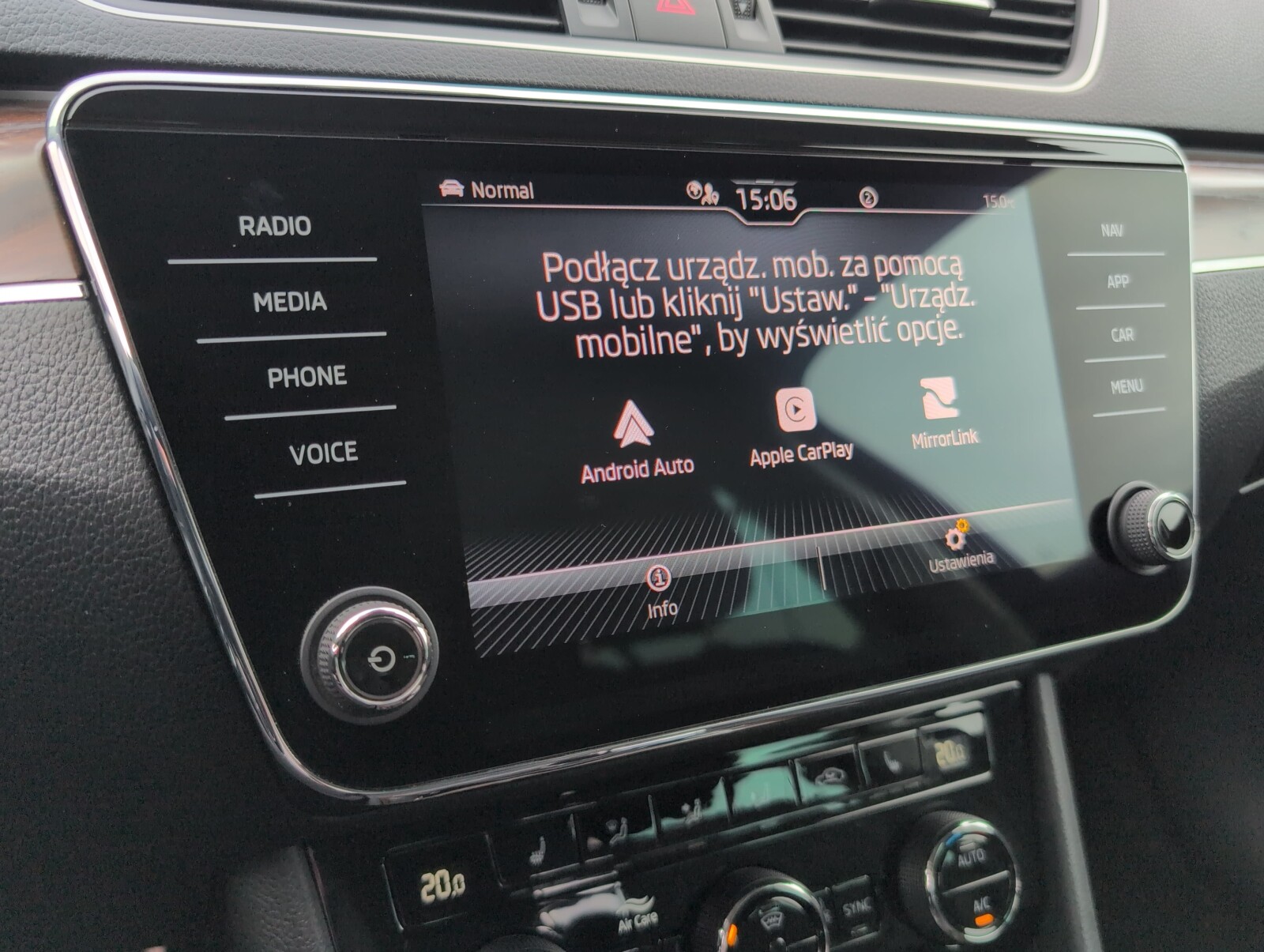 Škoda Superb Combi - zdjęcie 32