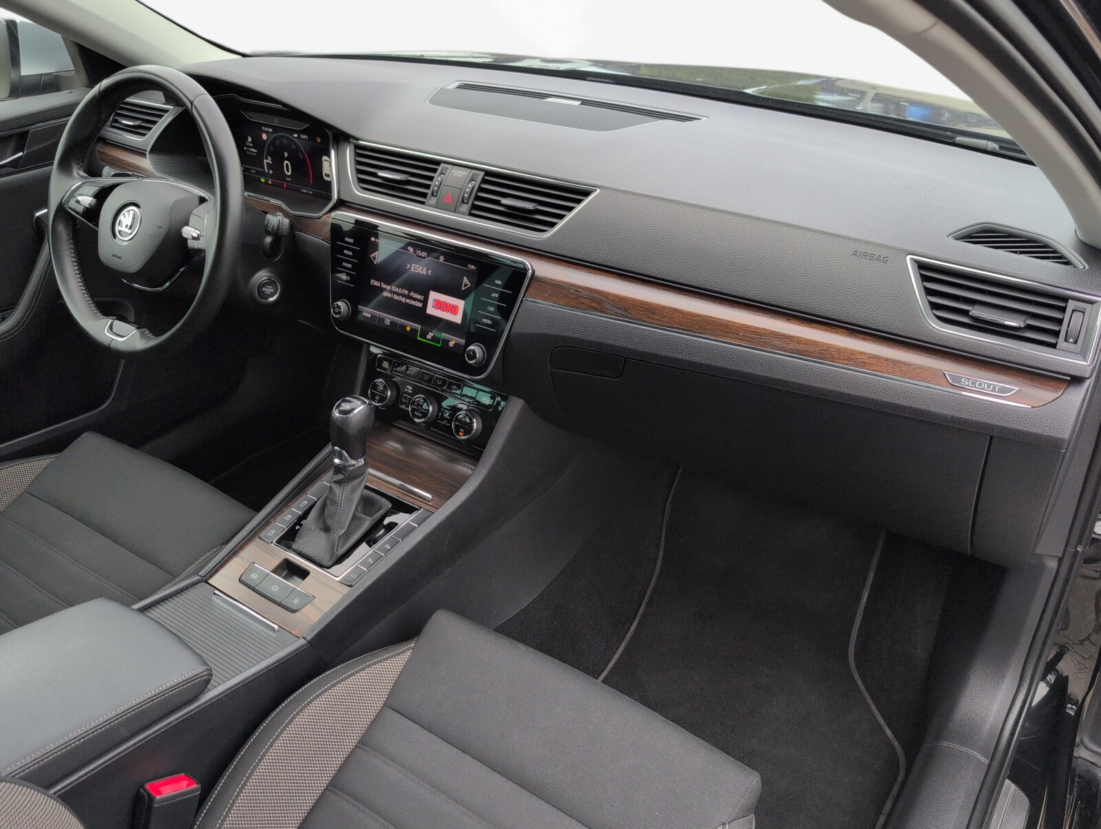 Škoda Superb Combi - zdjęcie 19