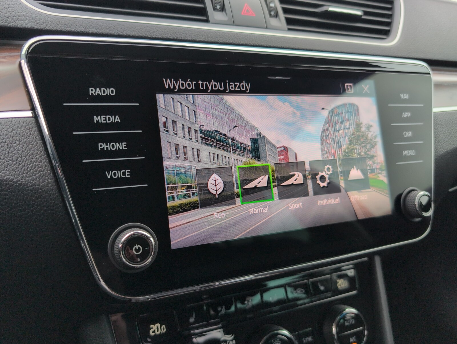 Škoda Superb Combi - zdjęcie 37
