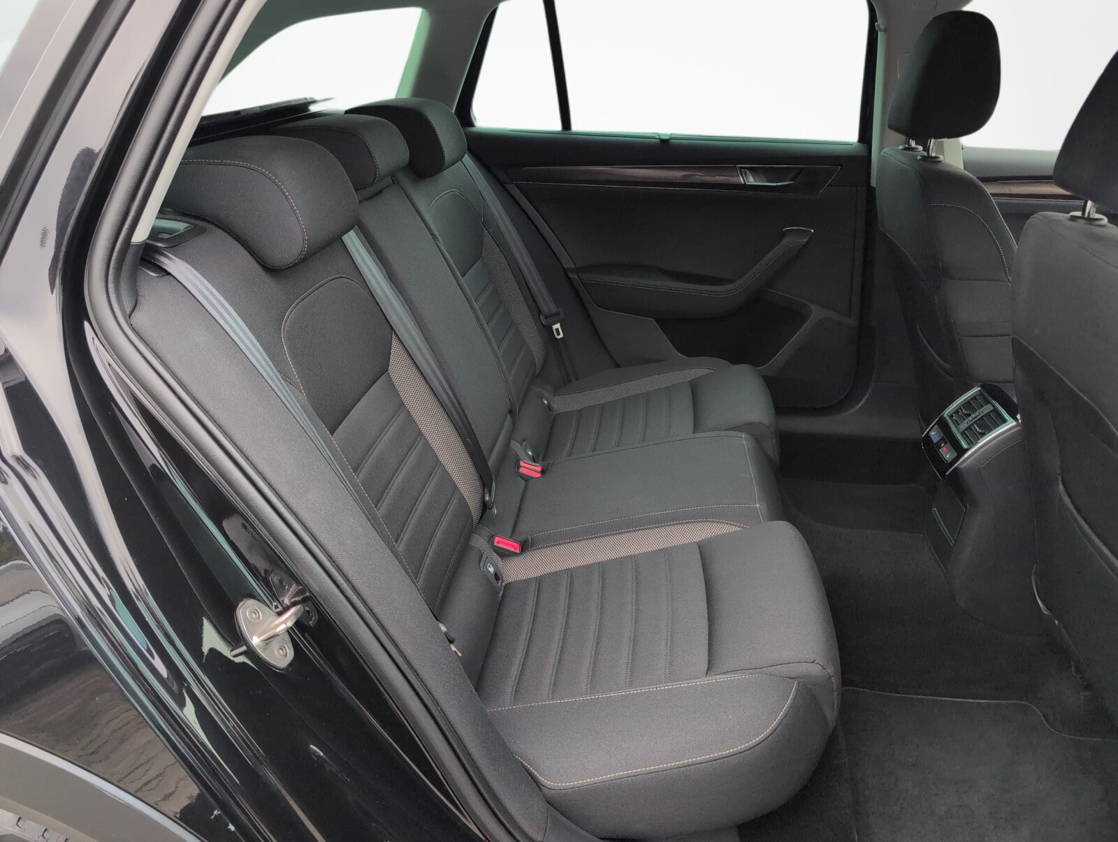 Škoda Superb Combi - zdjęcie 14