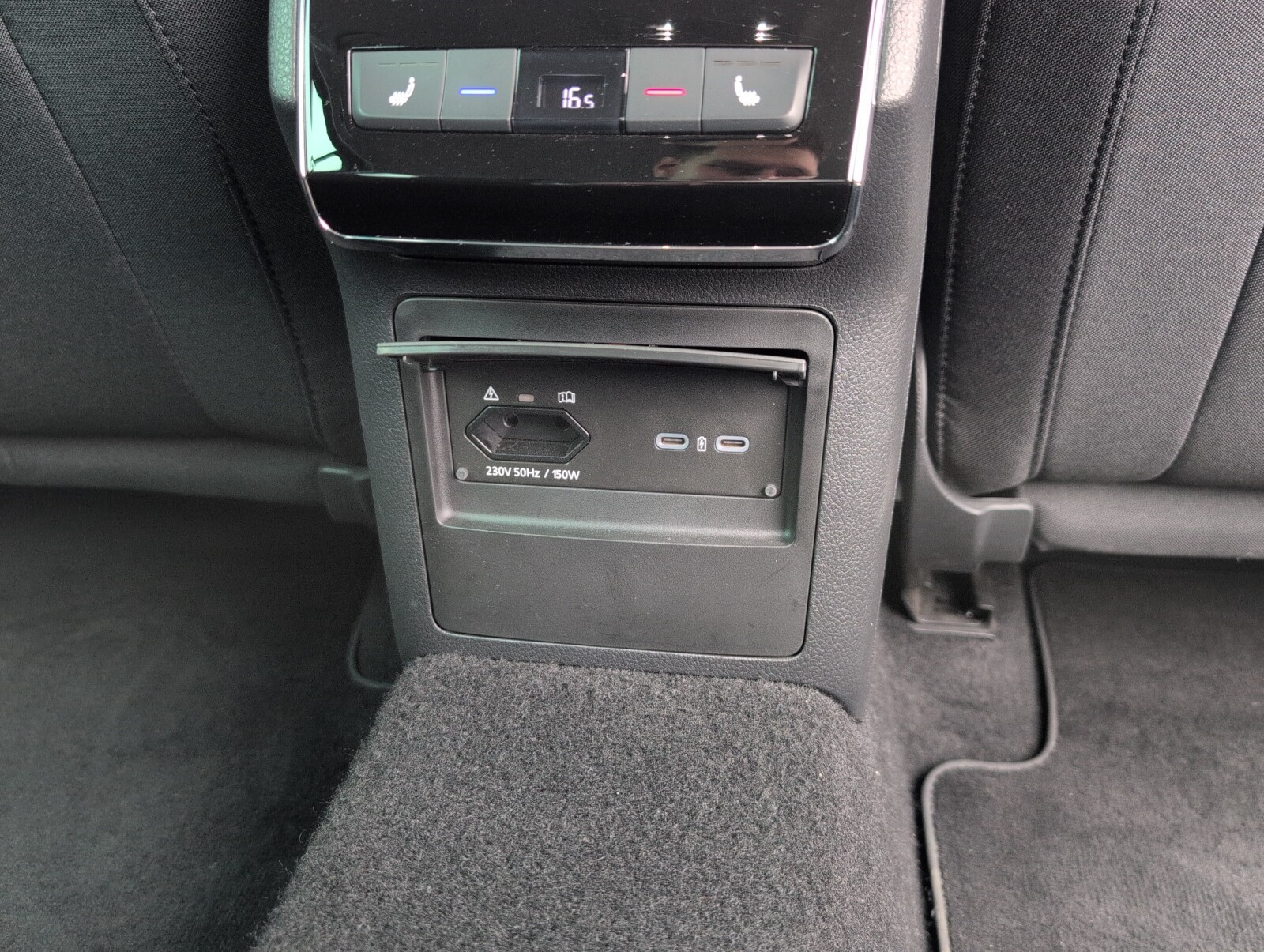 Škoda Superb Combi - zdjęcie 16
